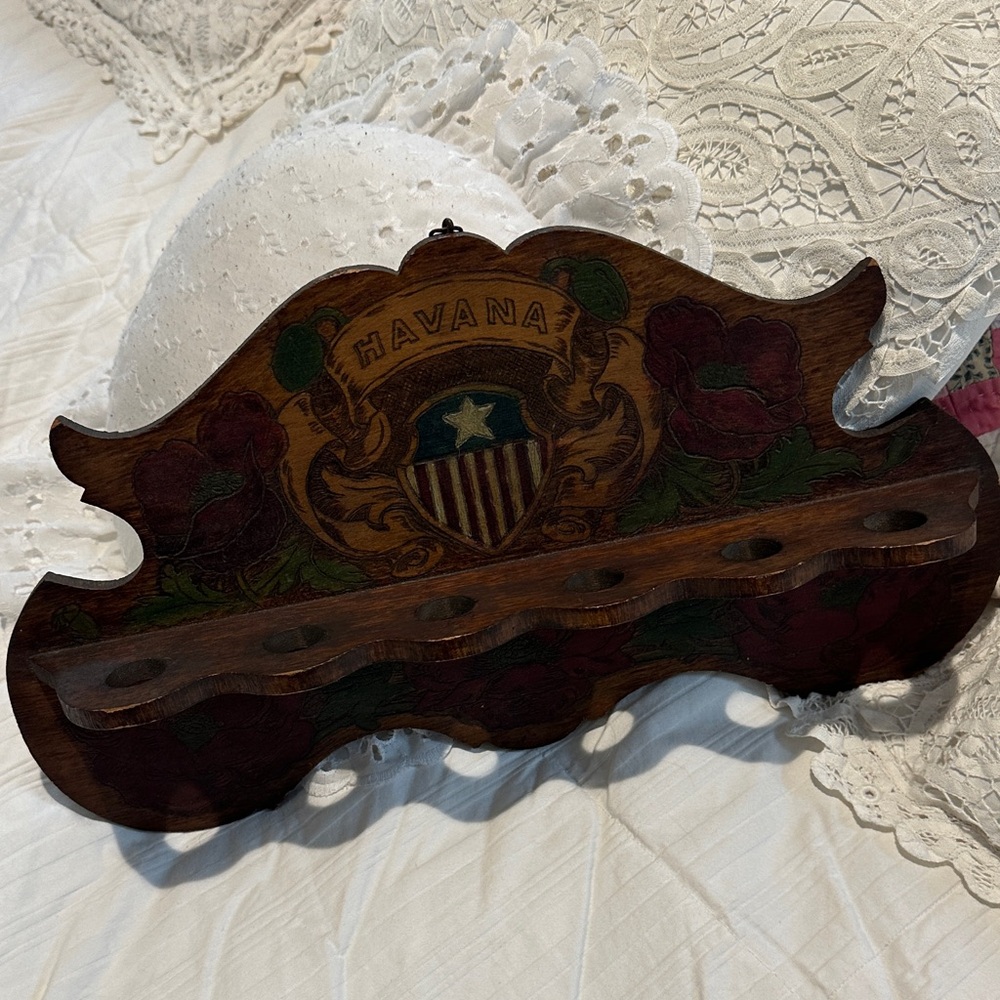 Vintage Flemish Art 1900s Havana and roses embossed pipe rack